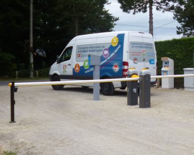 Installation d'un totem pour gérer entrées / sorties des camping car M-Innov